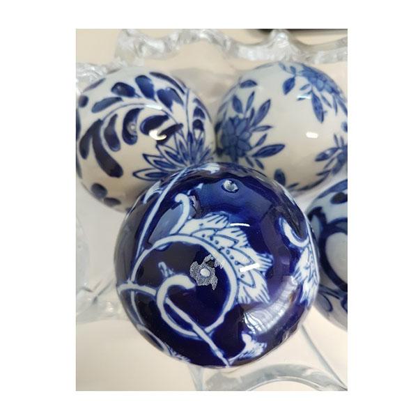 Blue And White 6 Decorator Balls
